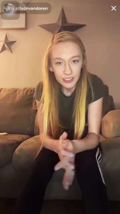 @allisonvandoren1 (formerly @allisonvandoren before she was banned) was live showing off her beautiful hot sexy soles from Feet 👣 Friday!! Part 1