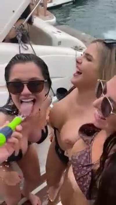 Grazi Mourão do Insta Grazi Mourão e as amigas