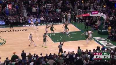 [Highlight] Gabe Vincent hits a HUGE 3 to cut it to 1