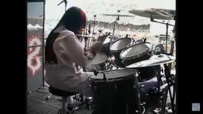 This right here is what got me interested in slipknot. I saw this yeeeears ago and thought “this is fucking sick” and never looked back. Rest In Peace Joey, forever in our hearts