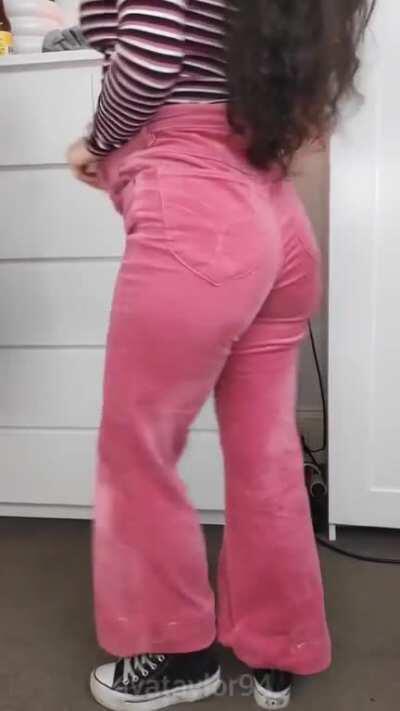 You hate to see me putting on pants, but you love to see me getting changed 😇 - Don't worry- I get my tits out at the end 😘 (OC)