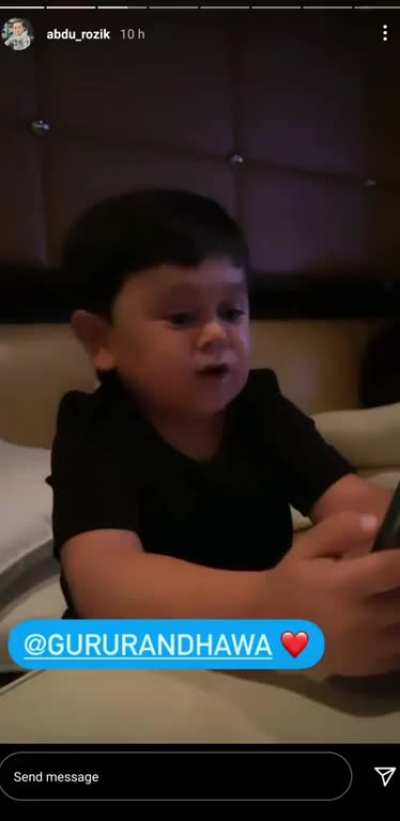 ABDU ROZIK singing Tenu Suit Suit karda