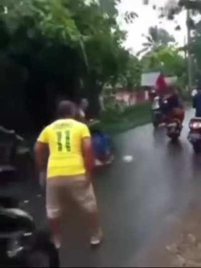 Enquanto isso, na Indonésia...