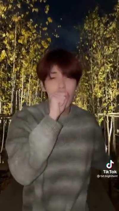 211126 Soobin: Daydreaming about MOA [TikTok]