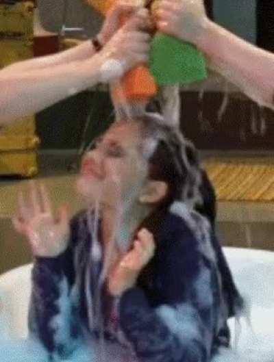 Would love to bust an ocean of semen to this hoe