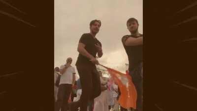 ShitCar yolda bir adama denk geliyor