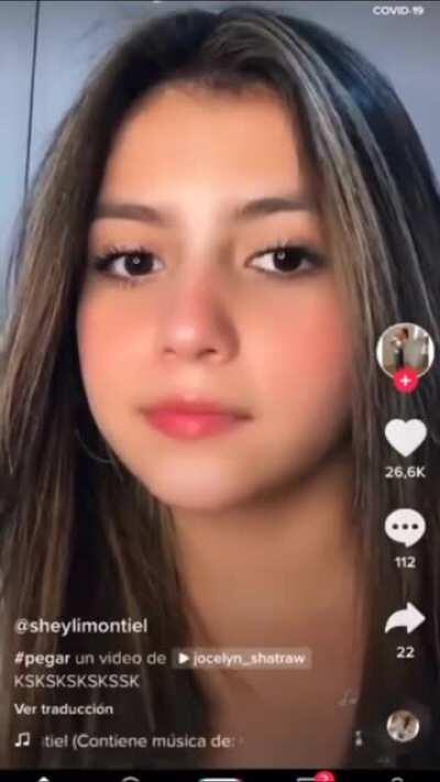 Casi se saca el ojo 🤣