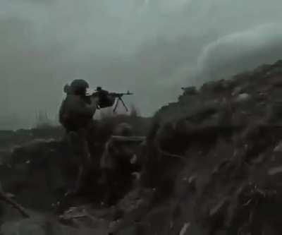 Ukrainian artillery hits cadaverites trench