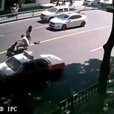 Let me make a quick U turn from the outer most lane, Wcgw