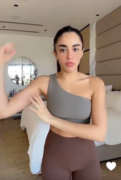 Fuck her body and biceps gets me hard every time