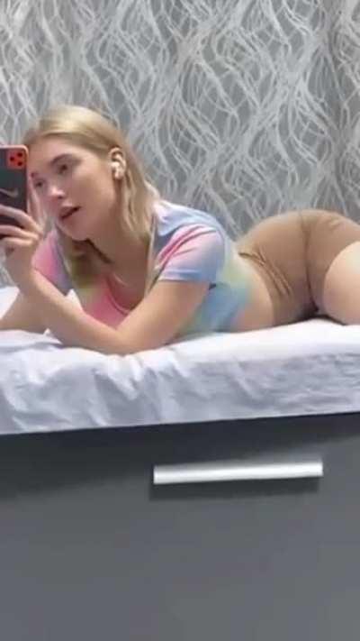 Bez Talanta showing us what she does best