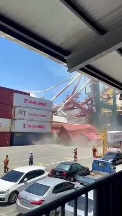 Kaohsiung Port, Taiwan - Container Vessel crashed in terminal 03.06.2021