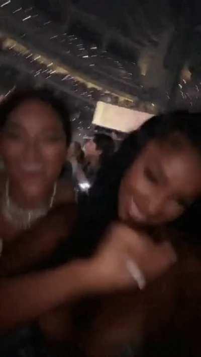 We can see her amazing titties (open it full)