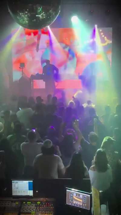 Imagine your heart rate if you heard this at Club Aqua 🥩💦