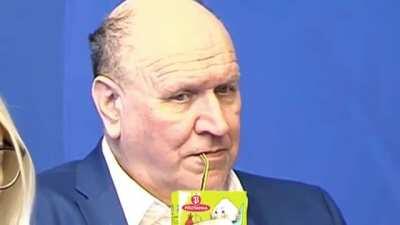 Mart naudib kõrrejooki