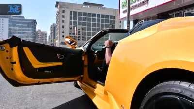 Mango in a Lambo! Pakistani mangoes delivered to homes in a Lamborghini Huracán in Dubai