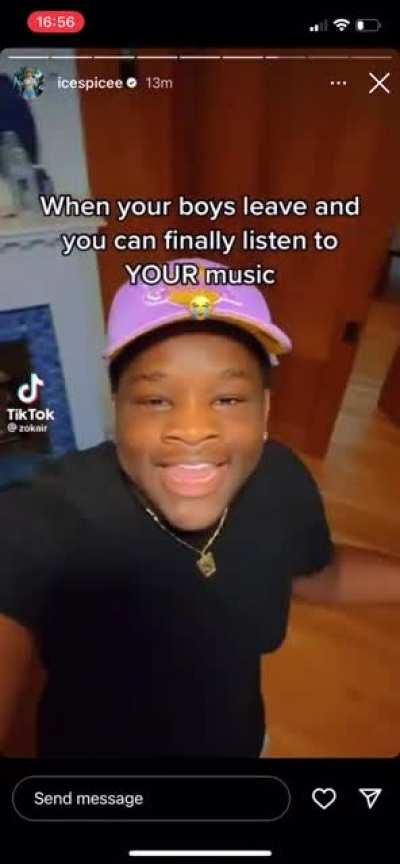 This nigga knows he capping💀😭😭