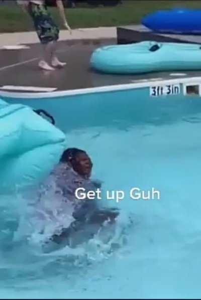 auntie don drowned onna 3ft pool😭