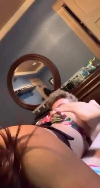 Amateur vids like this are so sexy 😍 we need more 🙏