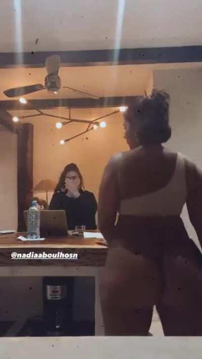 Shaking That Ass Meat