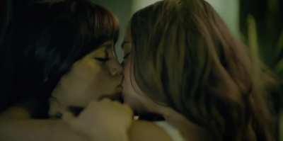 Jenna Ortega & Gideon Adlon in Miller's Girl (4K, 60fps)