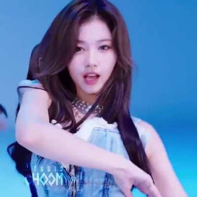 201027 - Minatozaki Sana