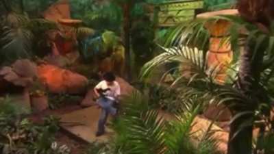 OKAY WHO WAS GONNA TELL ME STRUAT WAS ON A KIDS SHOW HELLO???