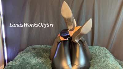 Big fart in my latex pants!