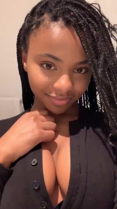 Why do people think that telling me that I’ve photoshopped my face is an insult? You’re telling me that I am too good to be true and I am eating it up. 😂