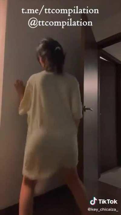 😑Where does the tail attach?