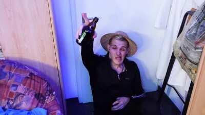 Hier mal mein erster Versuch einen ritzigen kleinen Clip zu cutten. Bin im Videoschnitt noch ein blutiger Anfänger, aber ich hoffe, ich kann euch das ein oder andere Schmunzeln abgewinnen ^.^