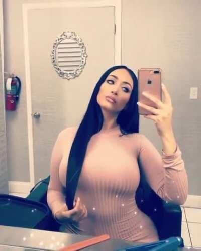 God only knows how many times I masturbate to this video, hands down favourite Fap Material 🐷