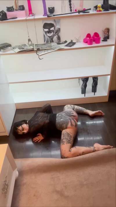 Spank my naked hot ass