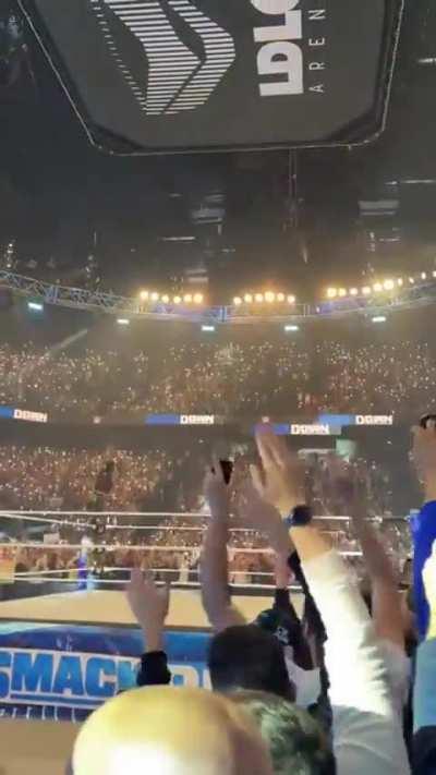 [Smackdown Spoilers] Crowd going along with it
