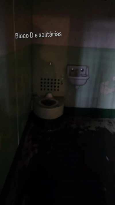 Tava vendo um video do Hay em Alcatraz e percebi algo muito estranho