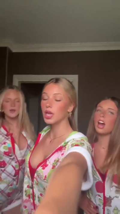 Sorority girls having fun at Christmas time! 🎄🎁 🧜‍♀️❄️