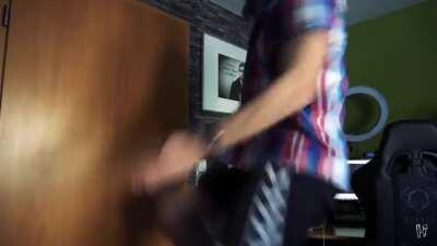 Ich: versuche zu schlafen Meine Nachbarn: