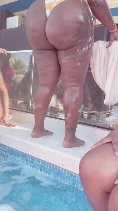 The type of ass that will make you come home at night 