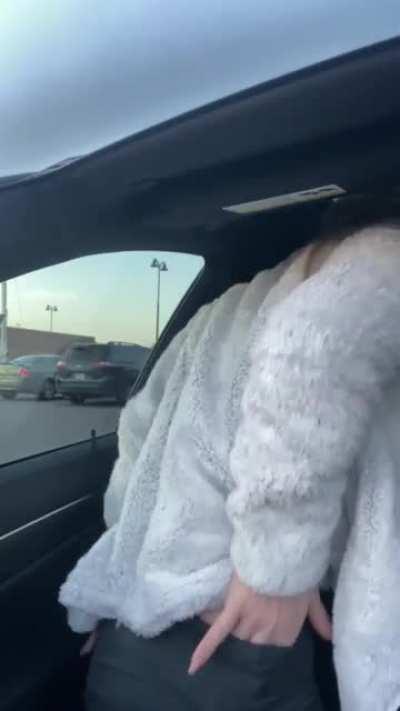 Offering a snack at the end of the grocery store trip 👅 [Gif]