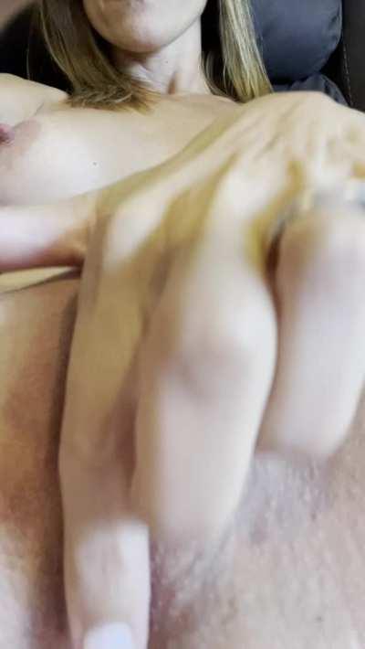 Spread my lips, leave a load💦