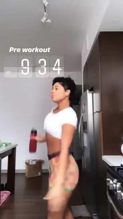 Aiyanna twerking