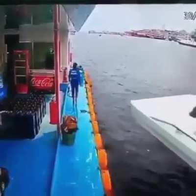 Родился в рубашке, а ещё в бронежилете в придачу