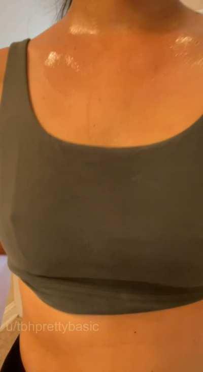 Do you like seeing me sweaty? 😜💦