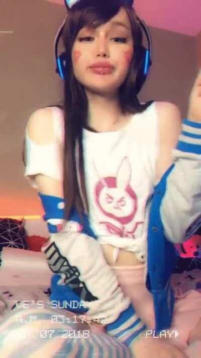 Camgirl throating dildo