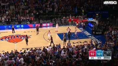[Highlight] Knicks fans celebrate the last few seconds of their first playoff win since 2013