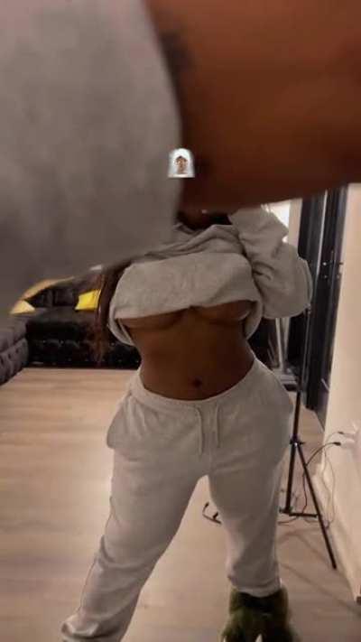 Rate Ms London Underboob 1-10 !!!