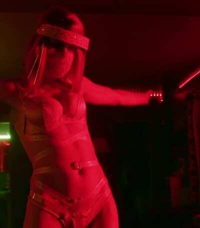 Alexandra Daddario in Songbird (2020)