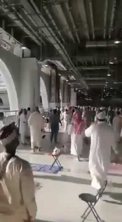 People beats the living shit out of isis supporter in mecca