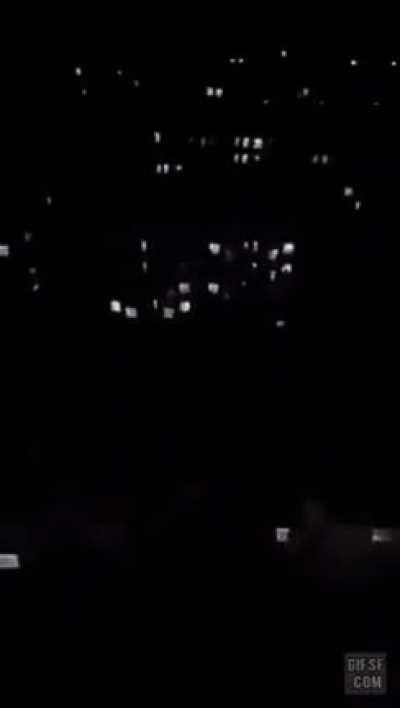 Чемодан батареек прилагается ? (Acebeam X70)