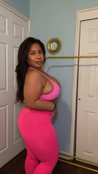 Bri Ballesteros (@forevercurlybri)